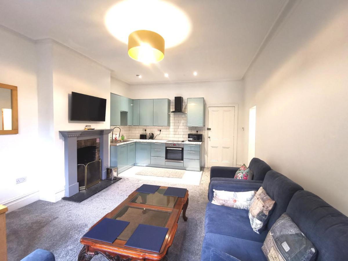 Flat-B, 4 Adults, 20 Mins To Beach, Netflix, Wifi, Sleeps 4 Adults Борнмут Экстерьер фото