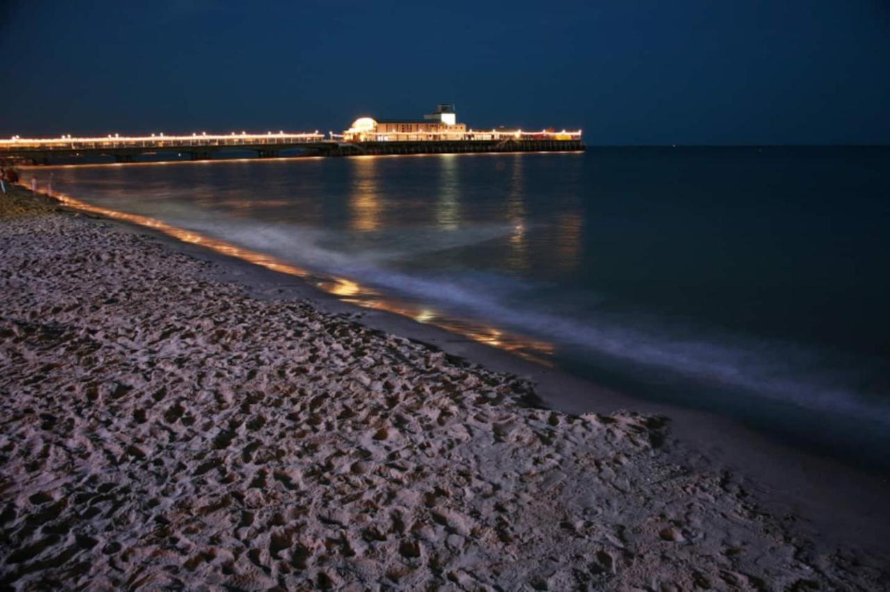 Flat-B, 4 Adults, 20 Mins To Beach, Netflix, Wifi, Sleeps 4 Adults Борнмут Экстерьер фото