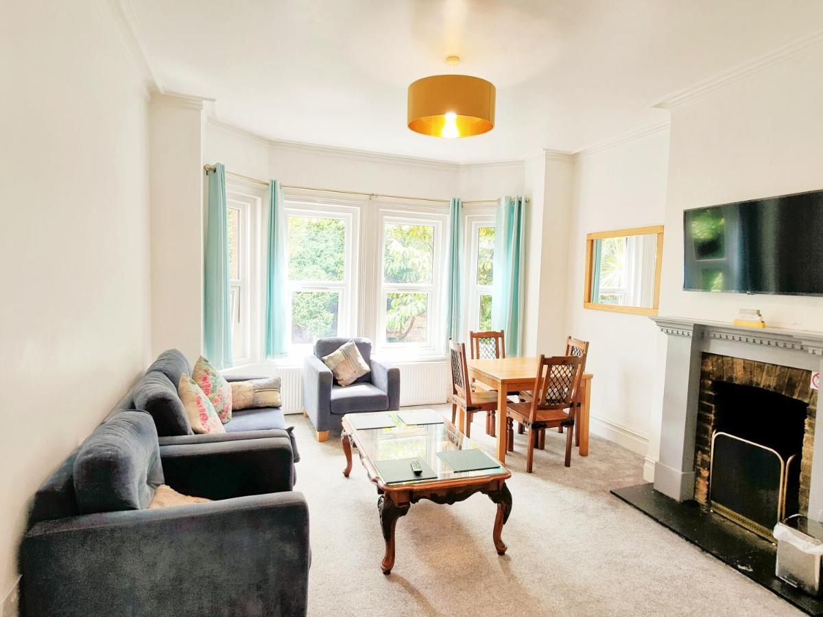 Flat-B, 4 Adults, 20 Mins To Beach, Netflix, Wifi, Sleeps 4 Adults Борнмут Экстерьер фото